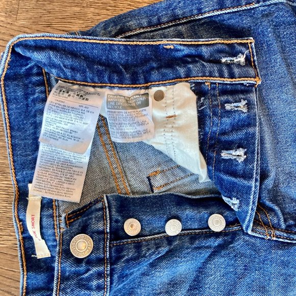 Levi's Wedgie roll-hem short in Authentic Favorite 26 - Picture 6 of 8